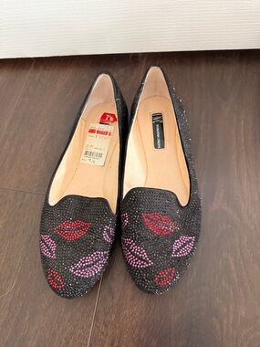 Black Embellished Slip-On Flats with Red & Pink Lip Motif
